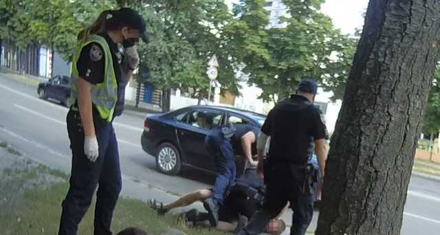 В Киеве группе полицейских вручили подозрение за избиение адвоката