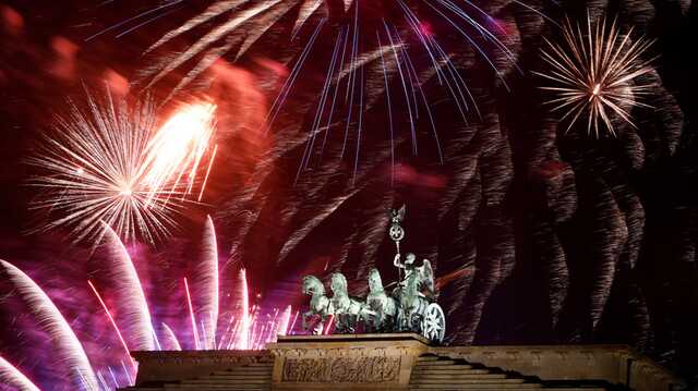 В Германии запретили фейерверки на Новый год: немцы ринулись за ними в Польшу