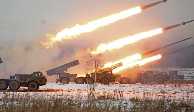 Financial Times: Россия выбирает между двумя основными сценариями вторжения в Украину