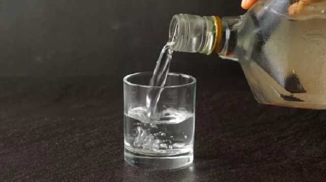 "Пей, я тебе сказала!": в Одессе молодая мама заставила маленького сына пить водку