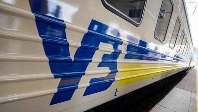 "Укрзализныця" подсчитала, сколько людей встретят новый 2022 год в поездах