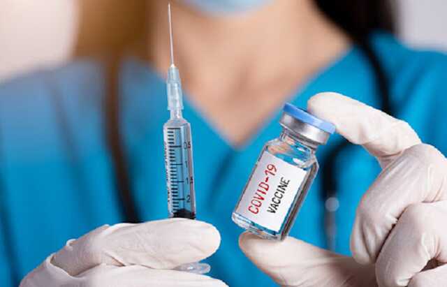 Медики опубликовали инфографику по применению дополнительной и бустерной вакцин в Украине