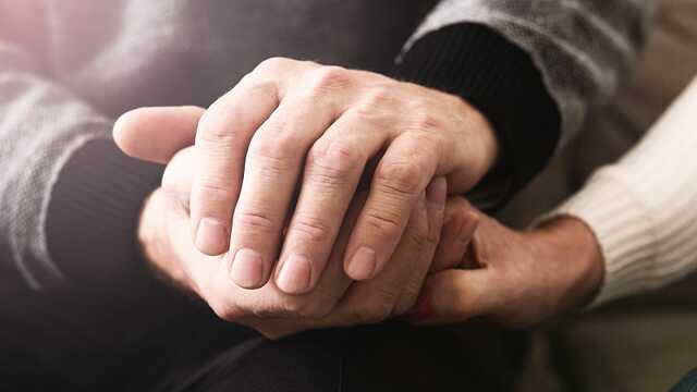 В закрытой квартире в Кременчуге нашли два трупа