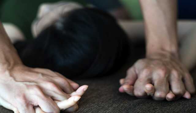 В Мариуполе 40-летний мужчина наколол наркотиками и изнасиловал несовершеннолетнюю