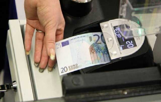 В Литве прекратили выплату зарплат наличными