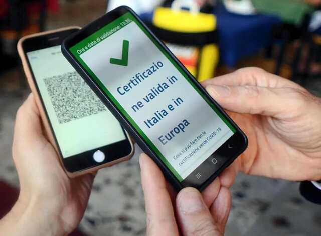 Италия меняет правила, чтобы остановить новую волну COVID-19