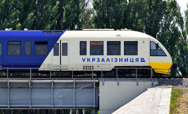 "Укрзалізниця" попала в скандал из-за русской попсы в поезде