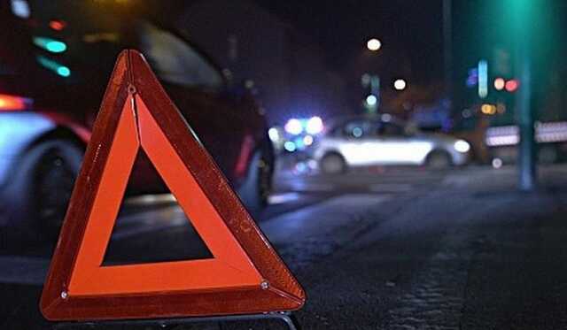 В центре Киева автомобиль перевернулся прямо во время движения