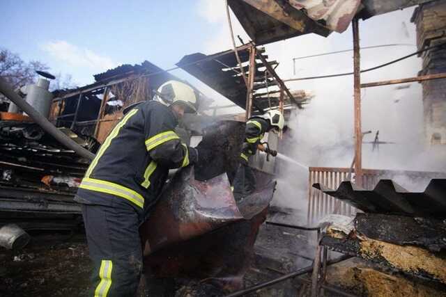 В Киеве в Гидропарке горело здание яхт-клуба "Фрегат"