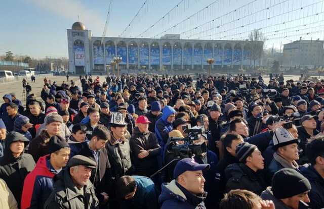 Простестующие в Казахстане отобрали у военных часть техники