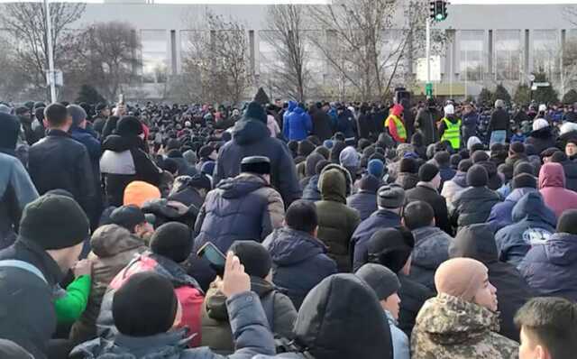 Украинцам рекомендовали воздержаться от поездок в Казахстан из-за массовых протестов