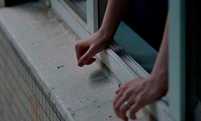 Во Львове 20-летний парень выпал из окна многоэтажки