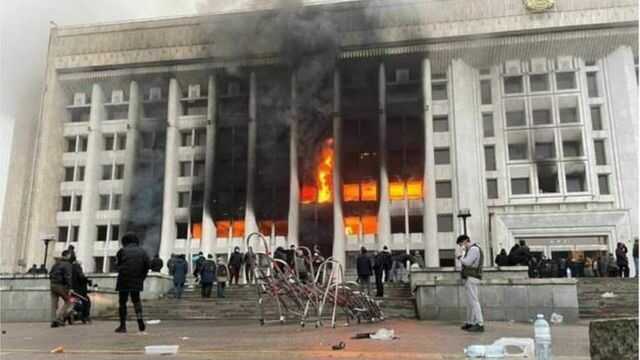 Казахстанские акции упали из-за протестов