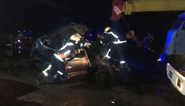 Легковушка влетела в автокран на Запорожье: есть погибшие