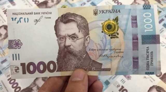 Мошенники освоили схему с "1000 грн за вакцинацию": карточки украинцев обчищают "под ноль"