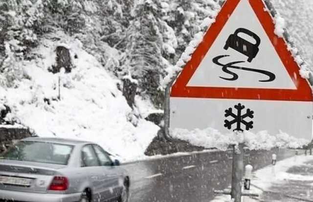 Снегопады и гололед: украинцев предупредили об опасности