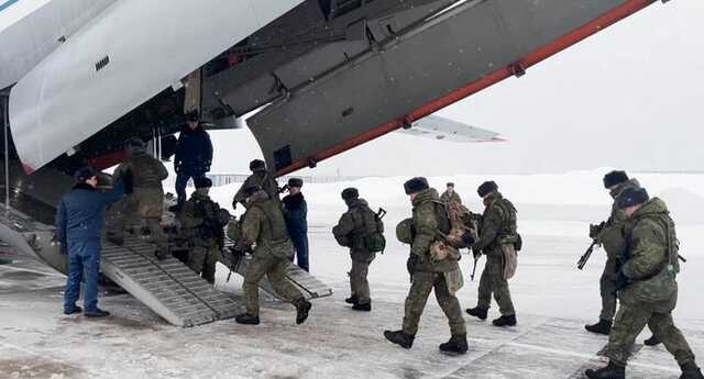 Высадка российских и белорусских военных в Казахстане