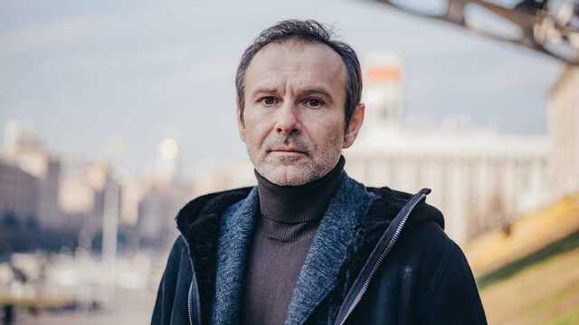 Вакарчук заколядовал с вертепом посреди улицы во Львове: праздничное видео