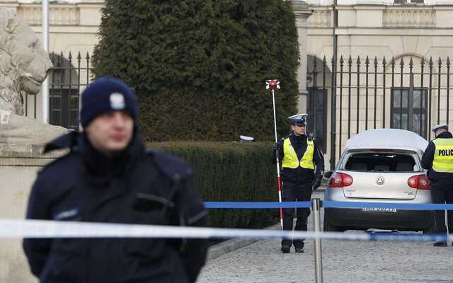 В Варшаве на улице нашли без сознания украинку с 5-месячным младенцем