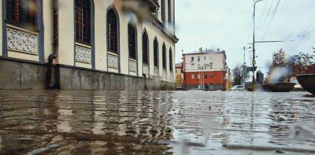 "Дороги как сплошное стекло": города Украины накрыла непогода
