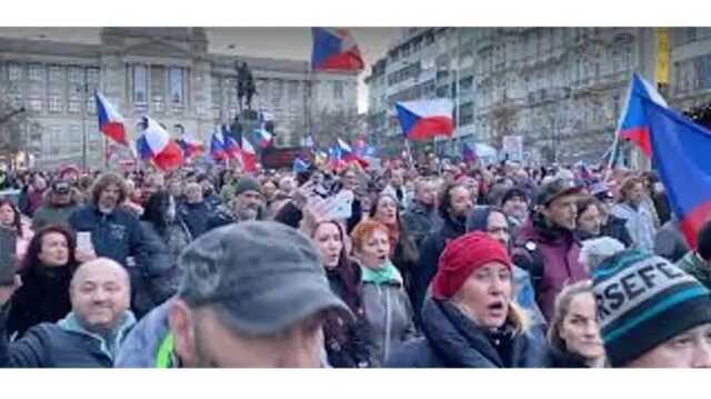 В Праге прошла массовая акция протеста против вакцинации от коронавируса
