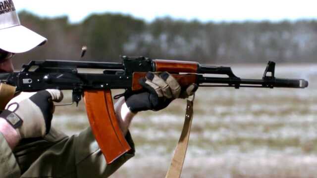 В Днепре начальник охранной фирмы пытался убить главаря «УДАРа»