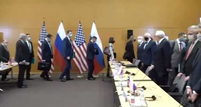 Появилось видео внушительных делегаций РФ и США на переговорах в Женеве