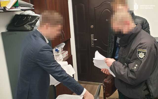 В Ровно полицейский безосновательно избил задержанного