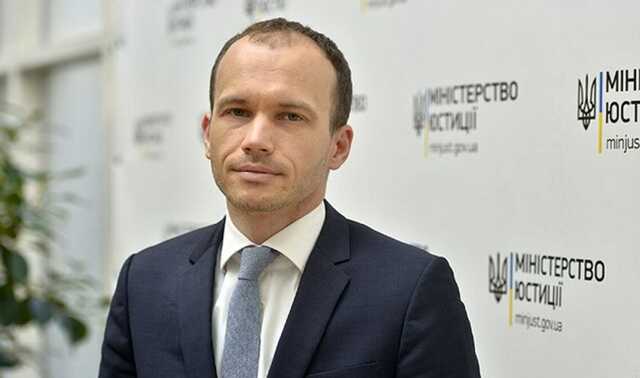 Министр юстиции Малюська отрастил усы