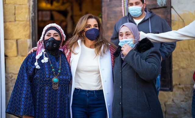 Королева Йорданії з’явилася на публіці у сорочці українського бренду