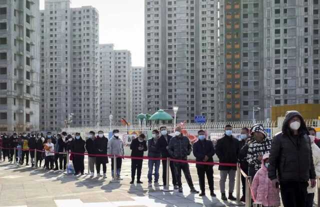 В Китае из-за вспышки COVID-19 появились карантинные лагеря: люди пожаловались на ужасные условия