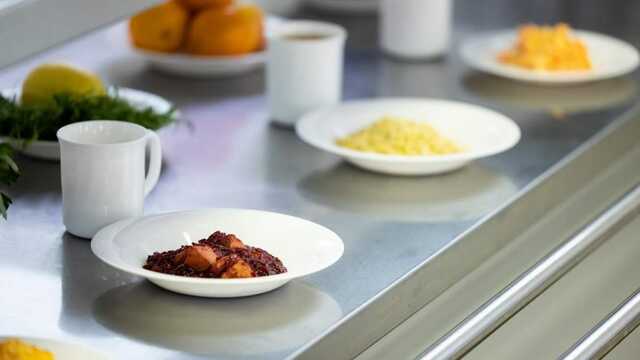 Без ковбаси, консервів та кондитерських виробів: В Держпродспоживслужби розповіли про оновлене шкільне меню