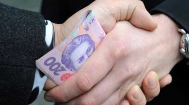 Начальник налоговой Ровенщины уволен за потворствование взяточничеству