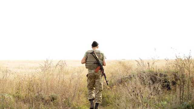 На Луганщині побратими врятували військового, якого підстрелив ворожий снайпер