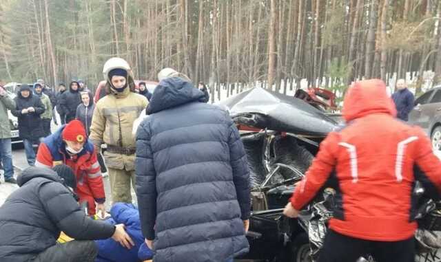 Под Харьковом произошло масштабное ДТП с участием пяти авто, есть пострадавшие