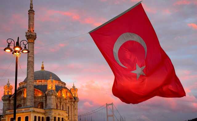 В Турции начали платно вакцинировать туристов