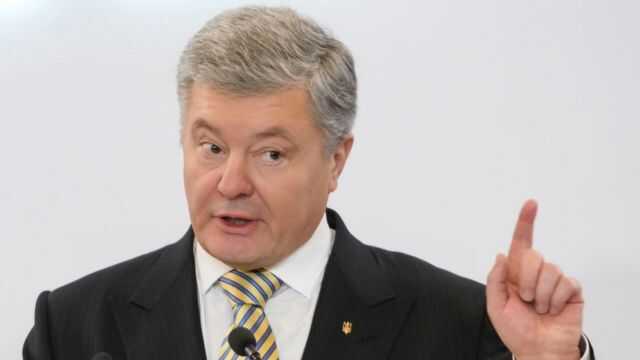 Накануне возвращения Порошенко предложил помощь “немощному” Зеленскому
