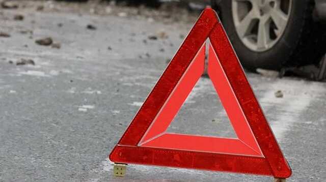 В Коростене из-за непогоды влетел в столб дорогущий Ford Mustang