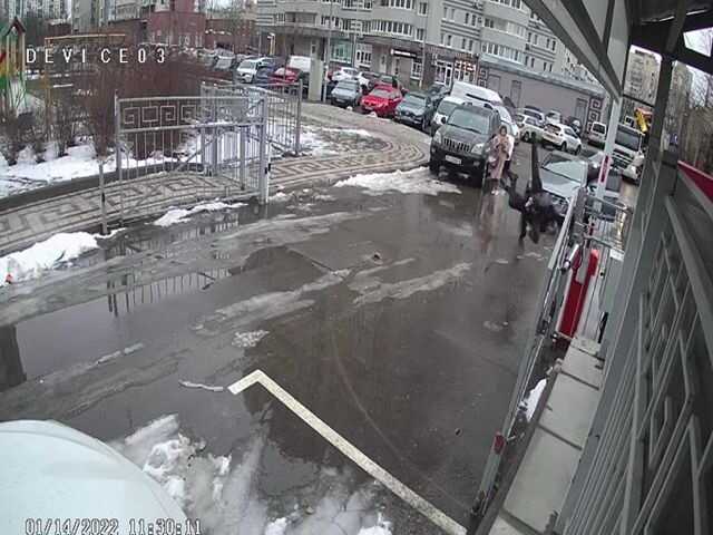 Водитель внедорожника, избивший прохожего, задержан, ему сообщено о подозрении, - прокуратура Киева