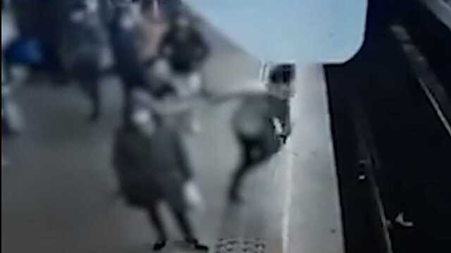 Мужчина в Брюсселе умышленно толкнул женщину под поезд метро