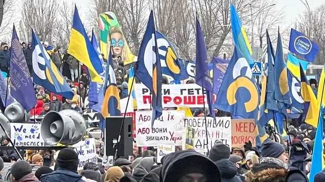 Сторонники ждут Порошенко под "Жулянами"