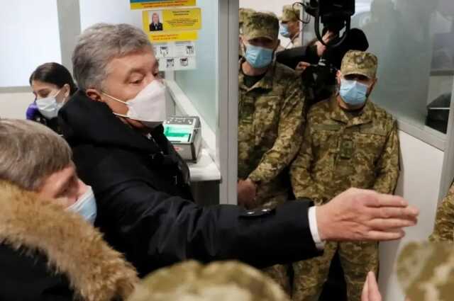 У Зеленского обвинили Порошенко в провоцировании скандала в аэропорту