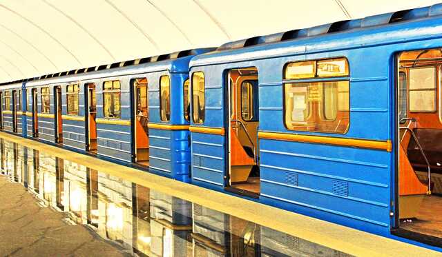 Третья за вечер: в Киеве заминировали очередную станцию метро