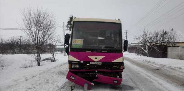 Рейсовые автобусы столкнулись в Харьковской области
