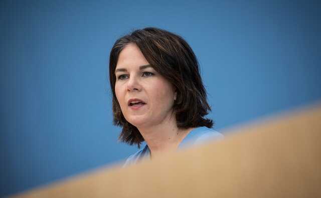 Трудно не рассматривать как угрозу: Бербок о 100-тысячной армии РФ у границ Украины