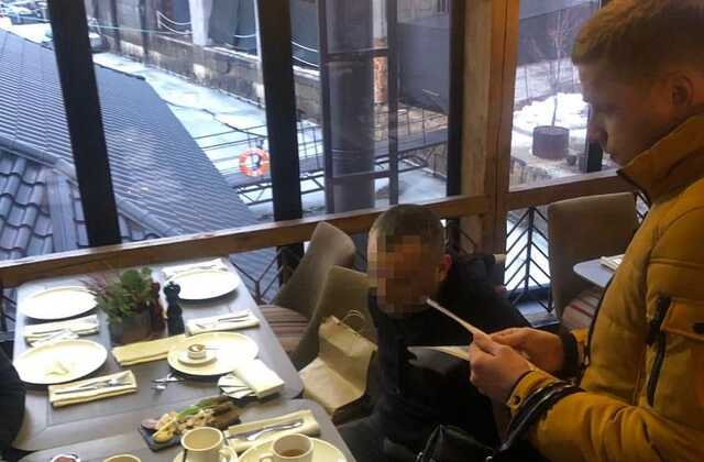 Чиновника Укргаздобычи задержали на взятке в 600 тысяч грн