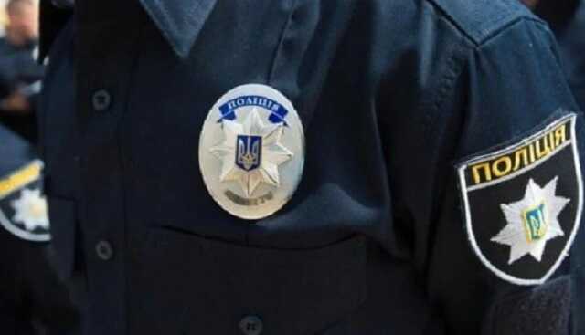 В Киеве влюбленные полицейские разрушили умывальник в туалете