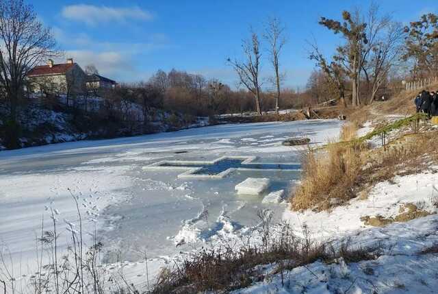 Хвастался опытом и обещал научить других: на Киевщине на Крещение утонул ныряльщик