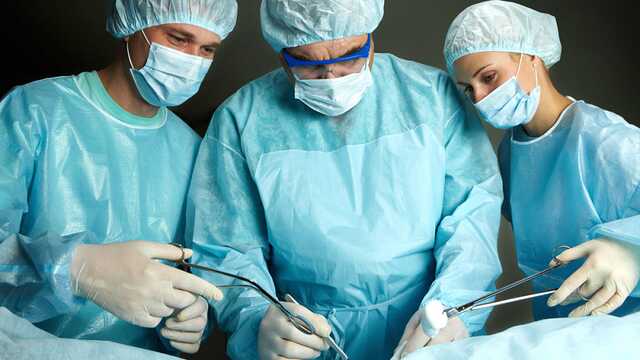 Впервые в Украине врачи прооперировали пищевод с помощью робота Da Vinci