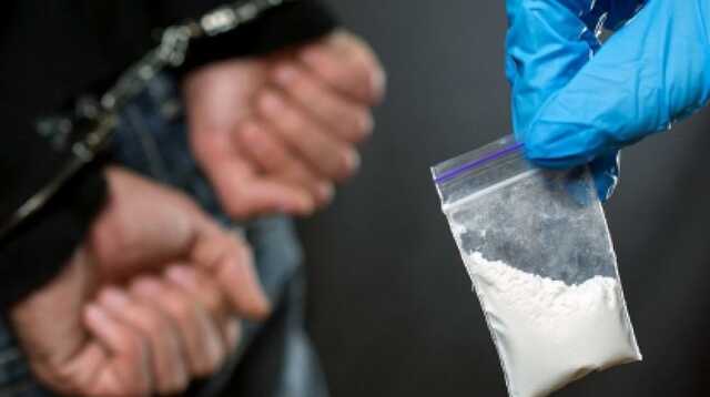 Сбывал наркотики заключенным: в Днепропетровской области разоблачили работника колонии